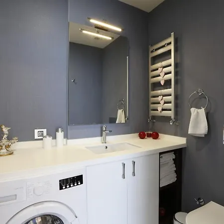 Amazing Flat With Superb View In Kartal *